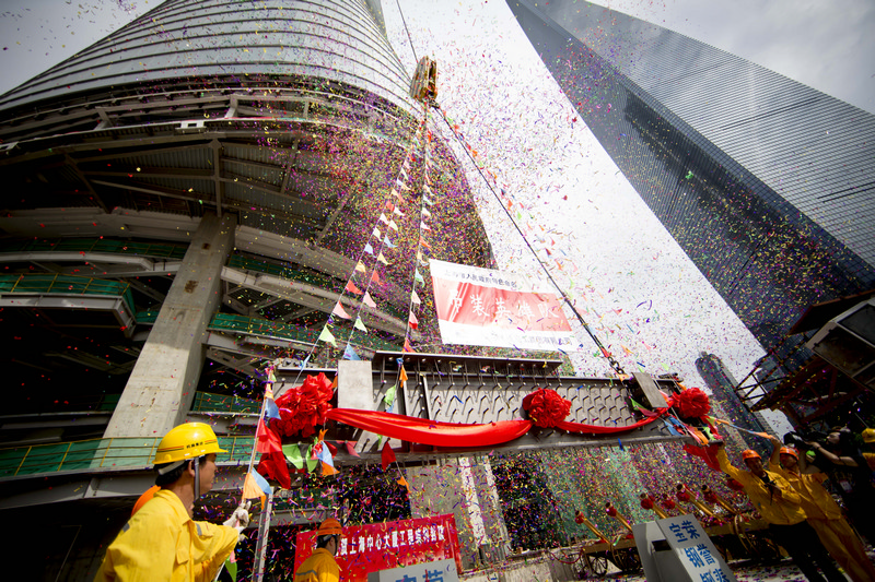 Shanghai Tower Topping out 4