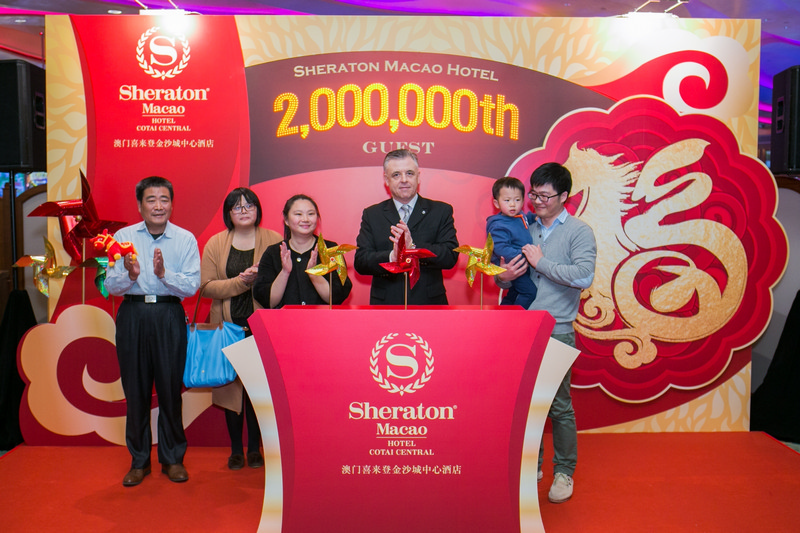 Photo 02 - Sheraton Macao Hotel 2 Millionth Guest Welcoming Ceremony