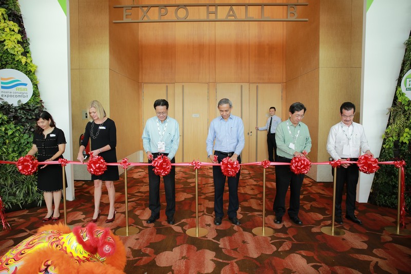 Pic 6 - BEX Asia 2015 Opening - Ms Michelle Lim, Ms Debbie Evans, Mr Quek See Tiat, Mr Choi Shing Kwok, Mr John Keung, Mr Chia Ngiang Hong